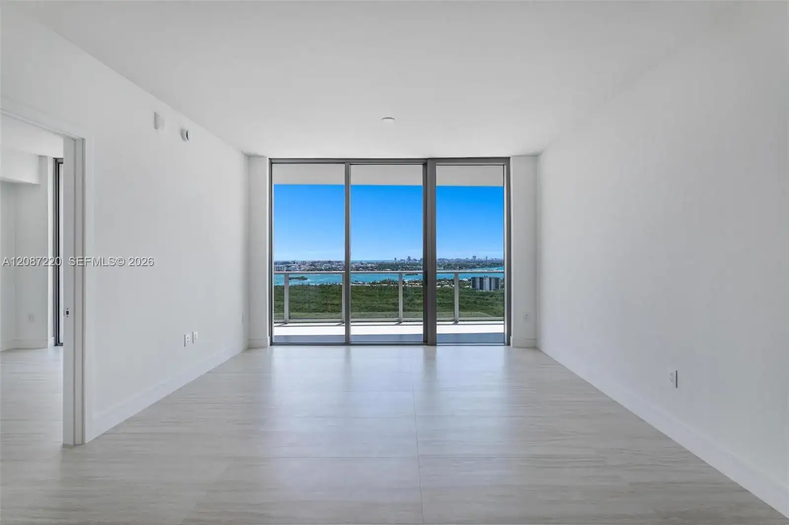 2411 Laguna # 2704, North Miami FL 33181 photo 2
