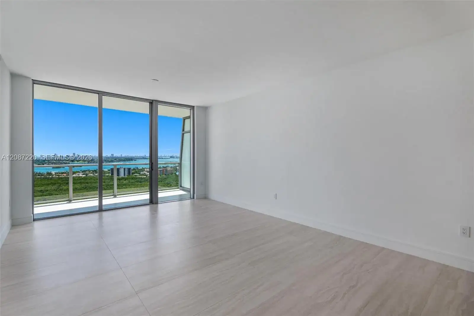 2411 Laguna # 2704, North Miami FL 33181 photo 3