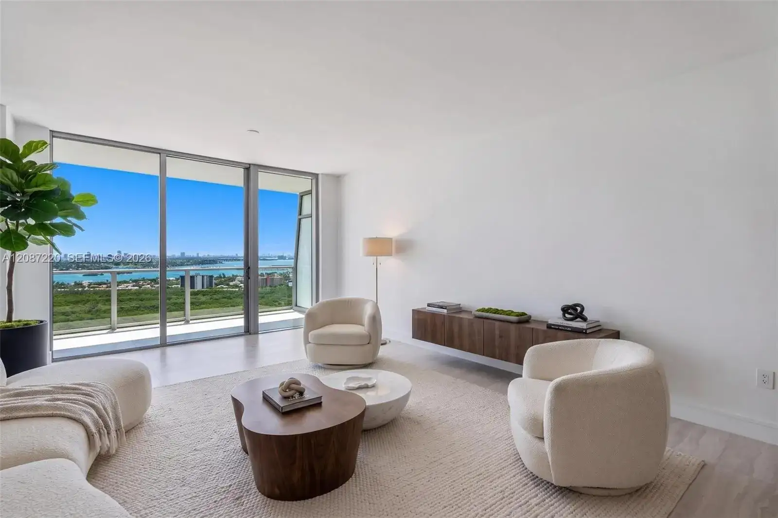 2411 Laguna # 2704, North Miami FL 33181 photo 4