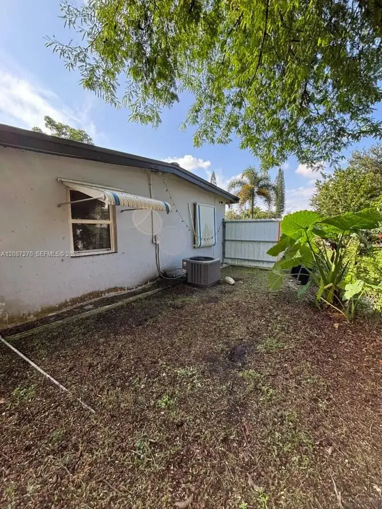 6100 Monroe St, Hollywood FL 33023 photo 2