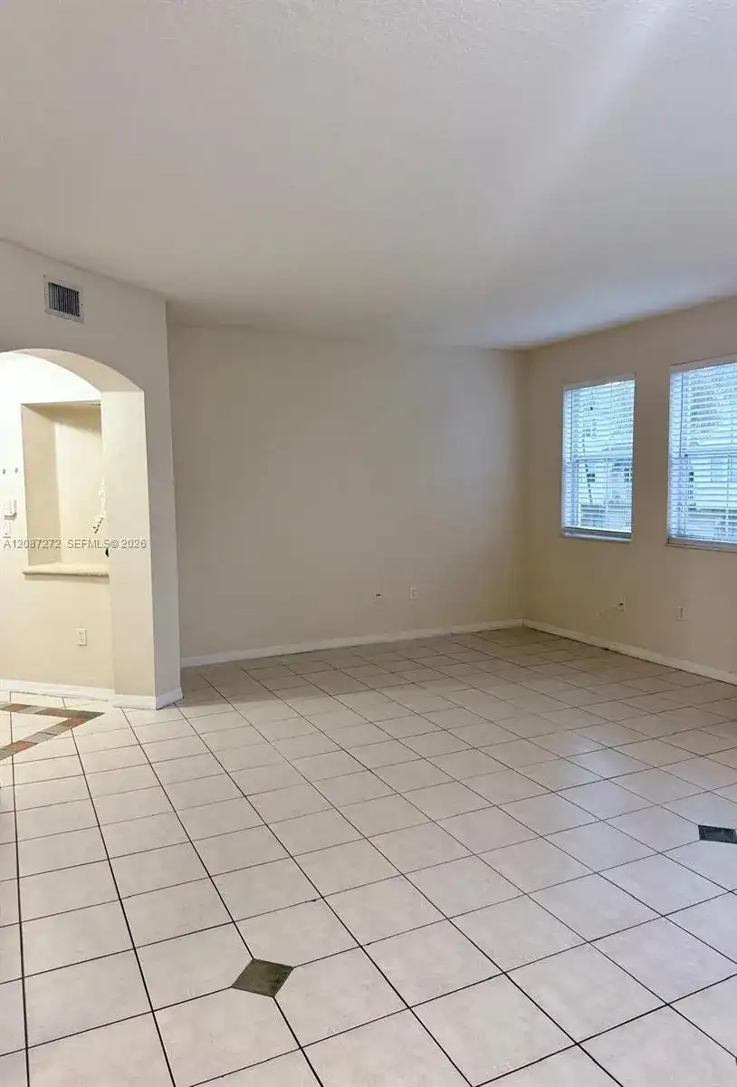 8906 W Flagler St # 216, Miami FL 33174