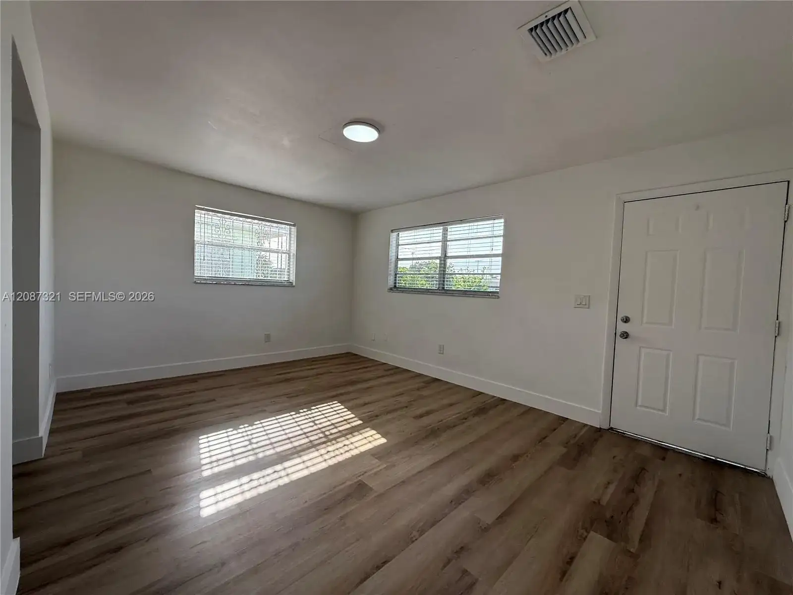 8860 SW 32nd st, Miami FL 33165 photo 3