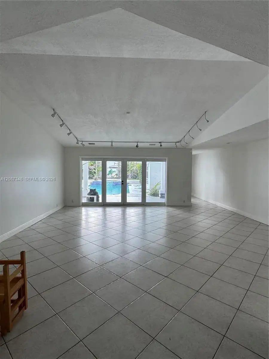 7790 SW 91st Ave, Miami FL 33173 photo 2