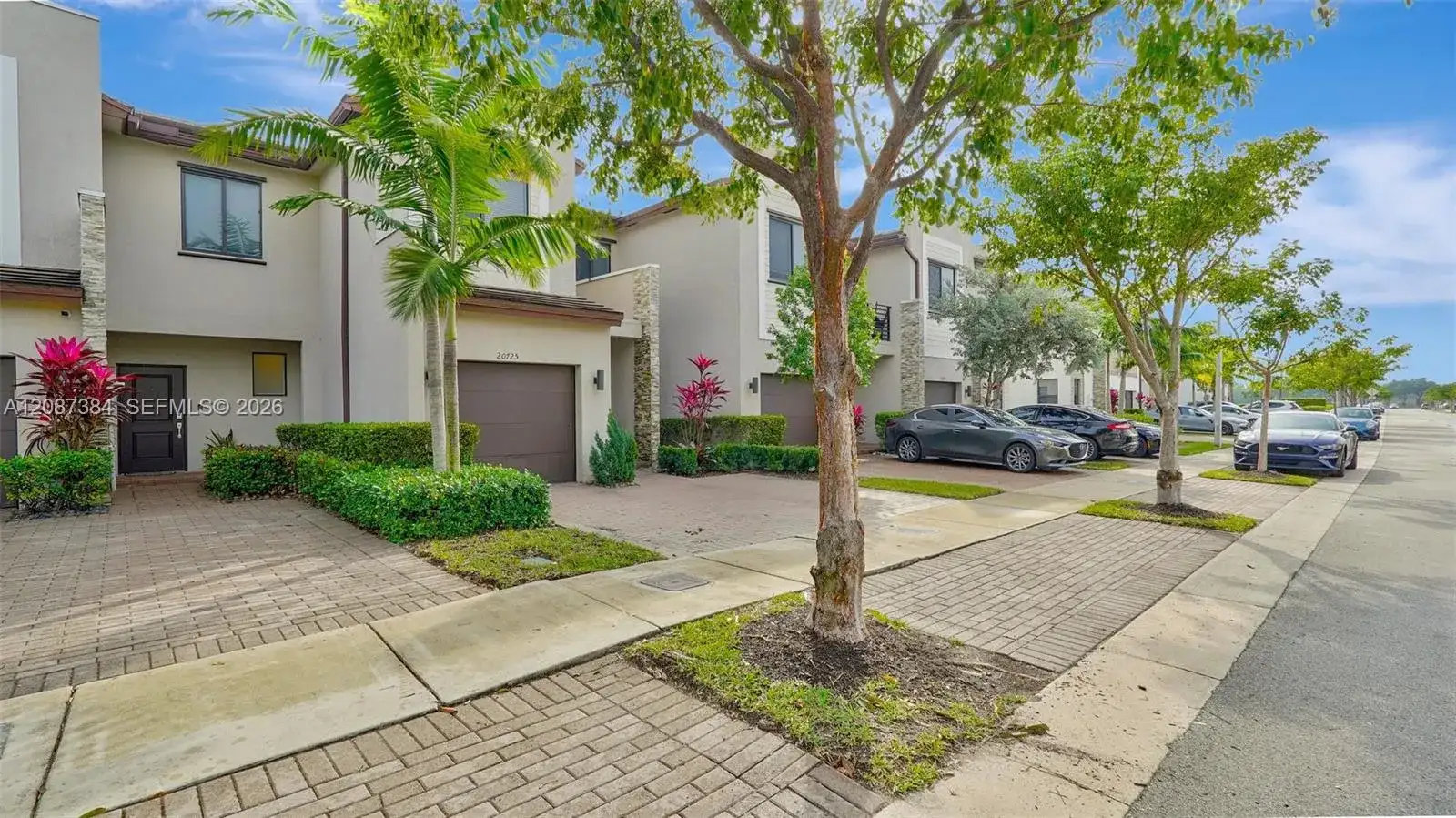 20725 NE 2nd Ct, Miami FL 33179 photo 2
