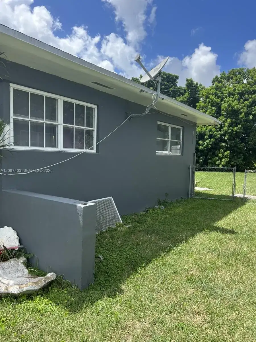 765 NW 12th St, Homestead FL 33030 photo 2