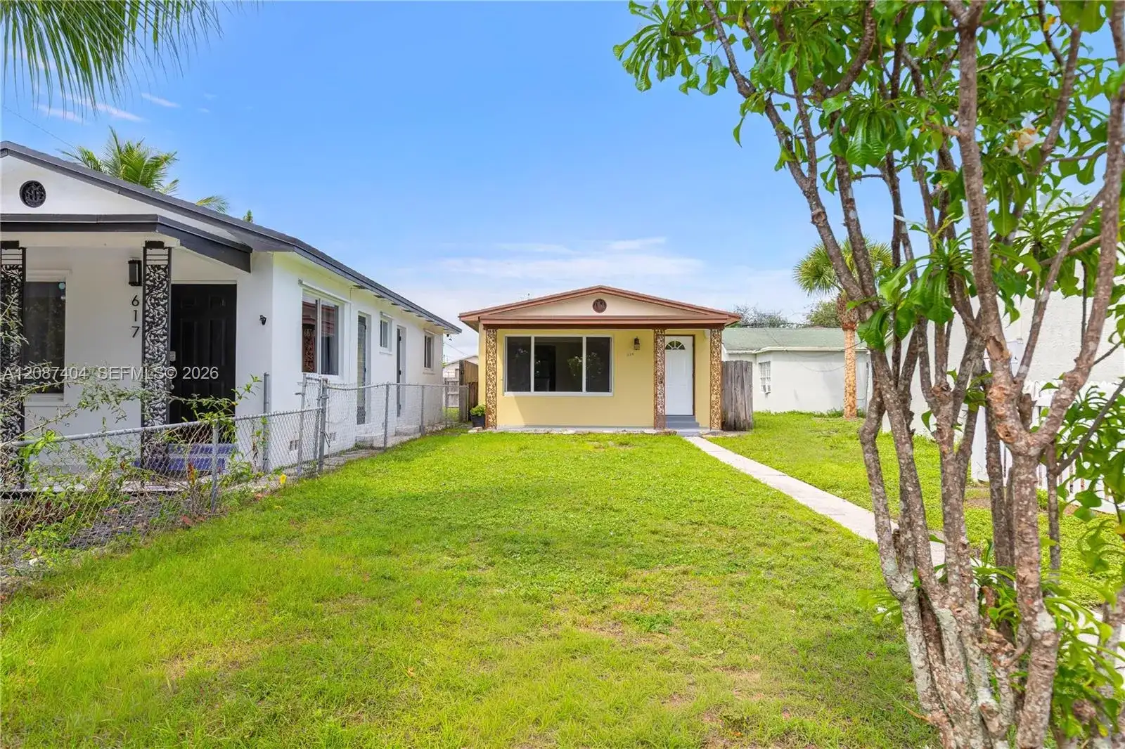 619 N D ST, Lake Worth FL 33460 photo 2