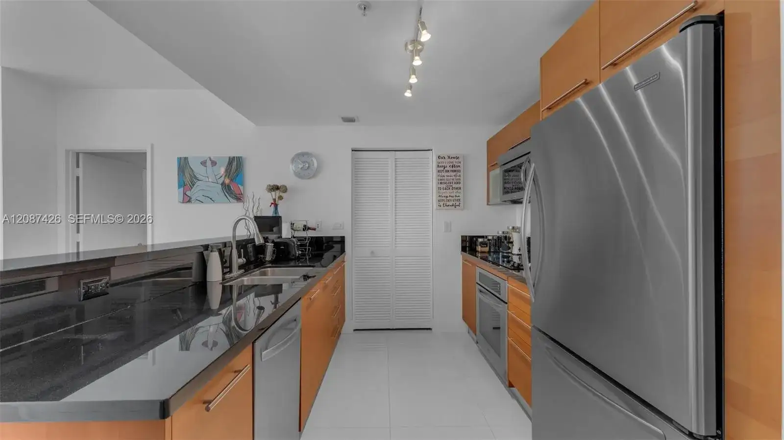 253 NE 2nd St # 1910, Miami FL 33132 photo 3