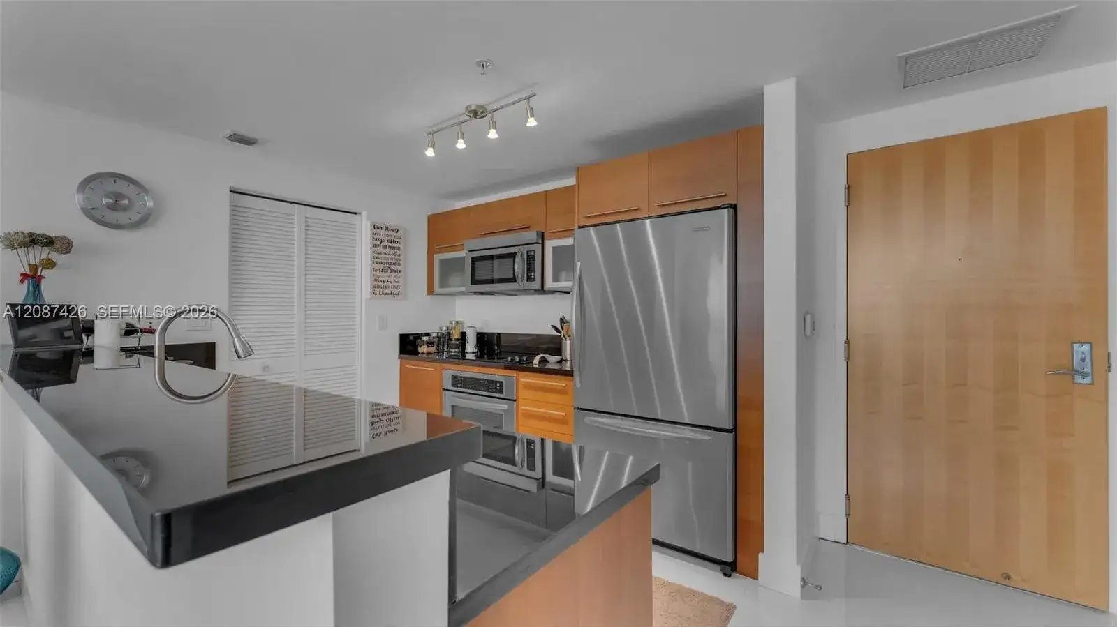 253 NE 2nd St # 1910, Miami FL 33132 photo 4