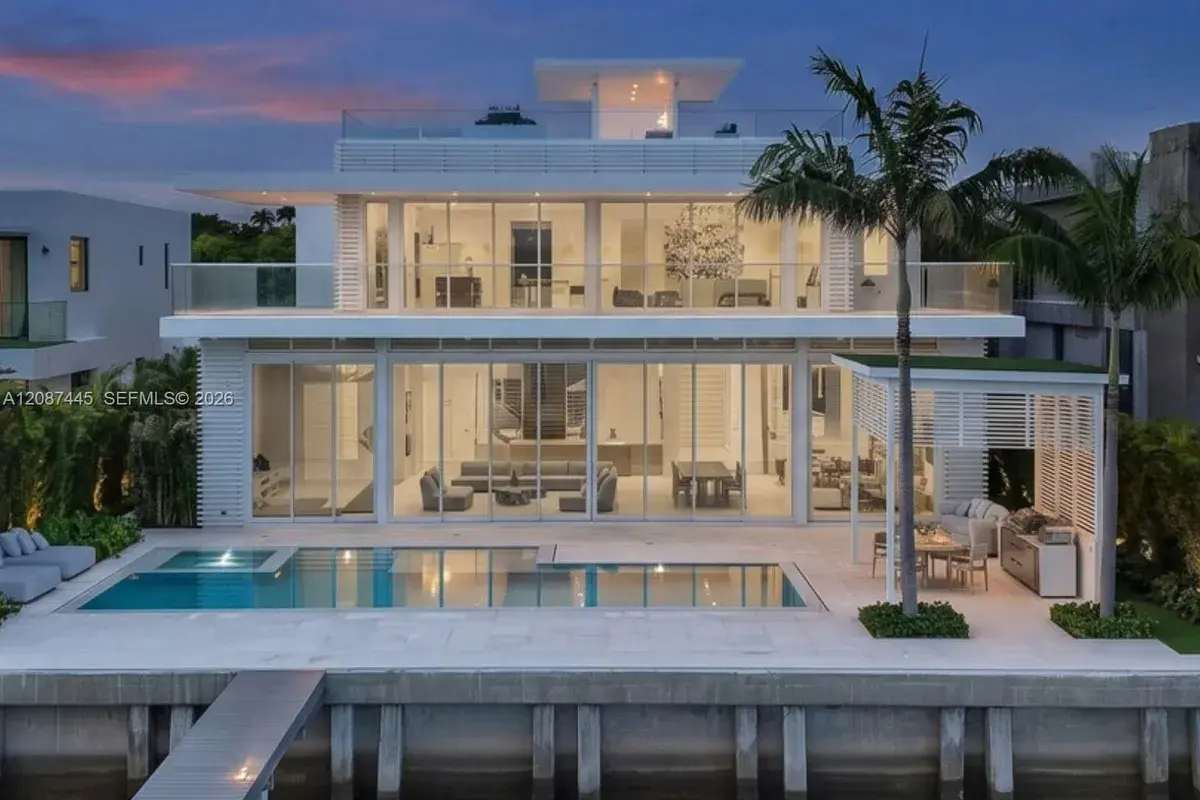 1844 Daytonia Rd, Miami Beach FL 33141