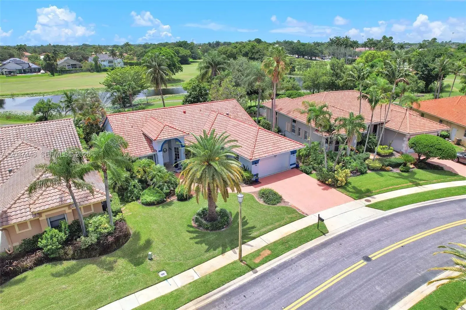 560 W Cypress Pointe Dr W, Pembroke Pines FL 33027