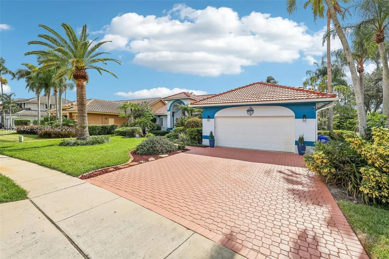 560 W Cypress Pointe Dr W, Pembroke Pines FL 33027