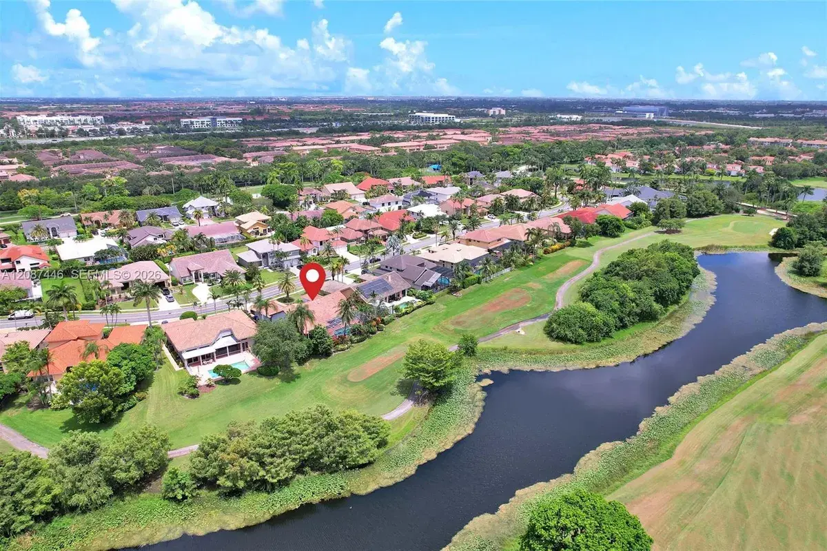 560 W Cypress Pointe Dr W, Pembroke Pines FL 33027