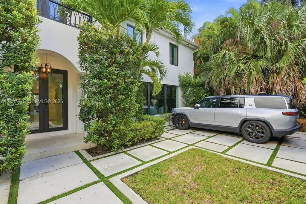 2225 Meridian Ave, Miami Beach FL 33139