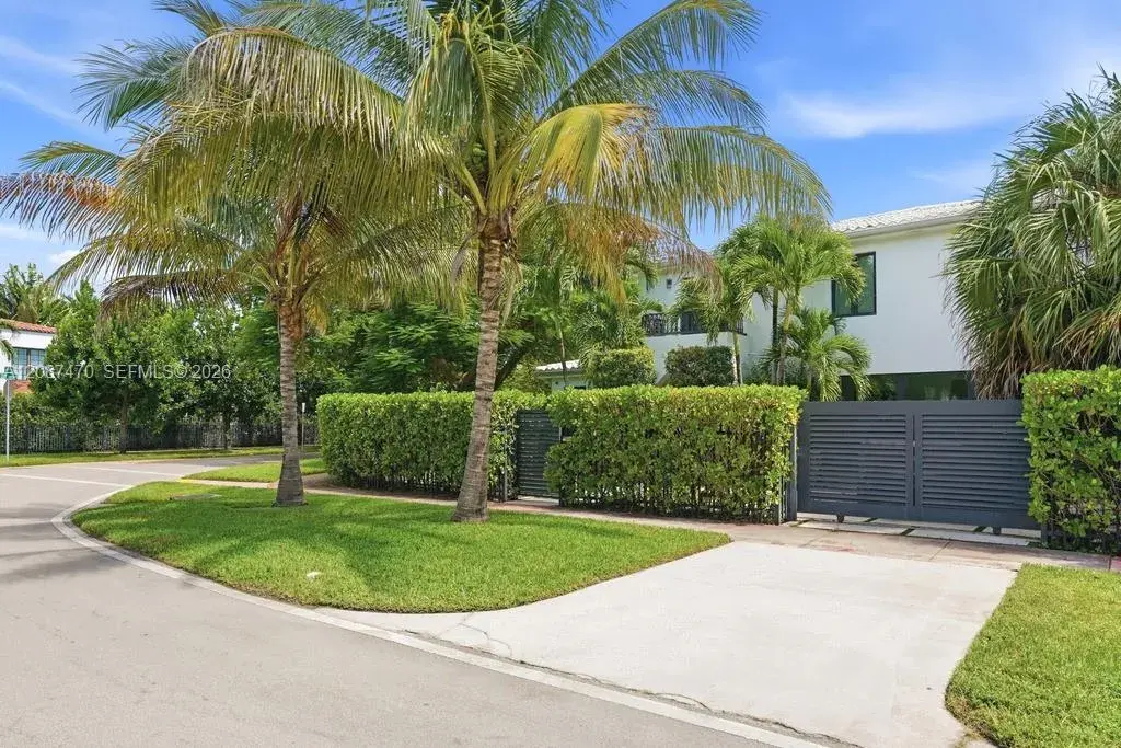 2225 Meridian Ave, Miami Beach FL 33139