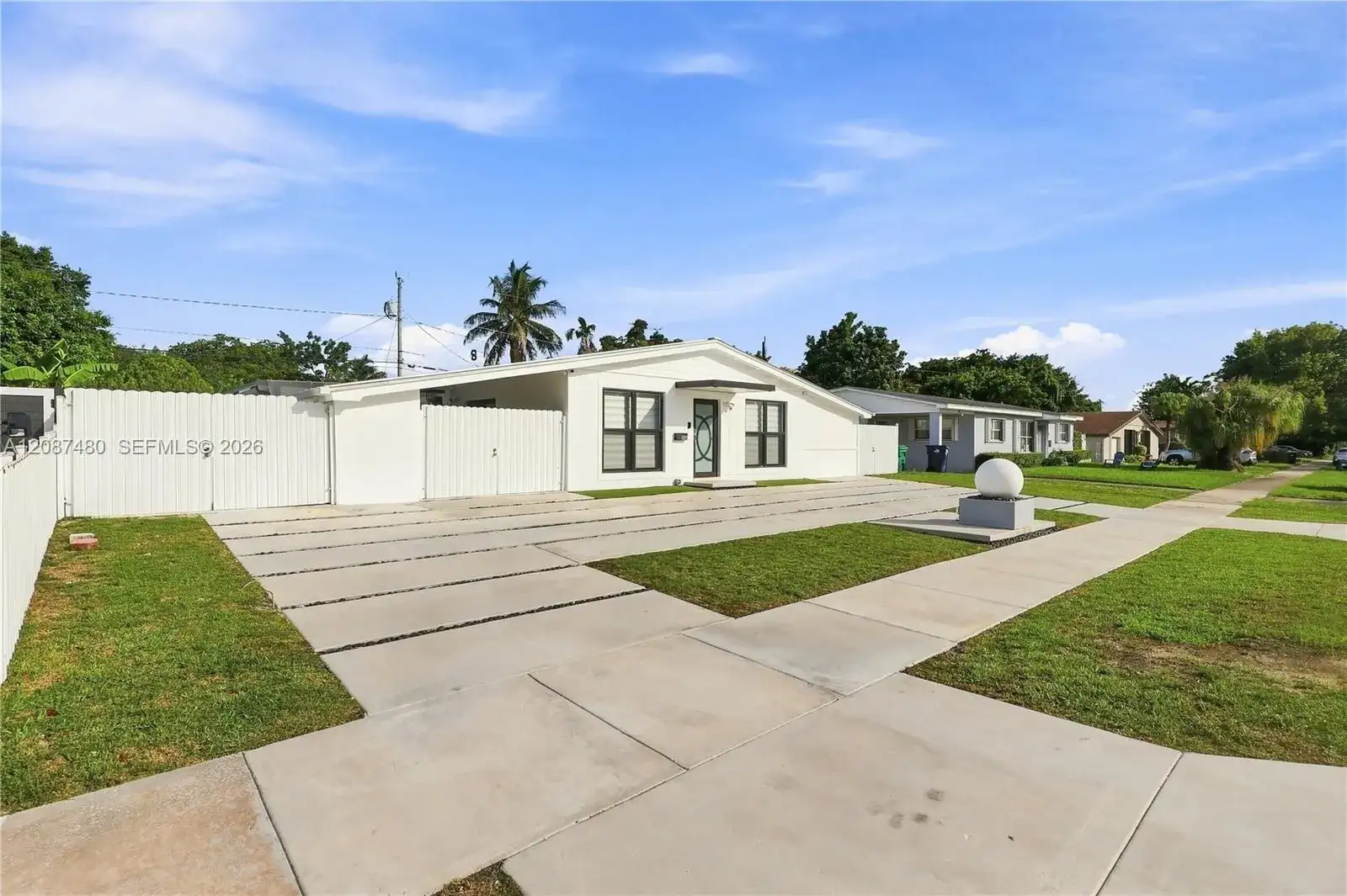 9298 Jamaica Dr, Cutler Bay FL 33189 photo 2