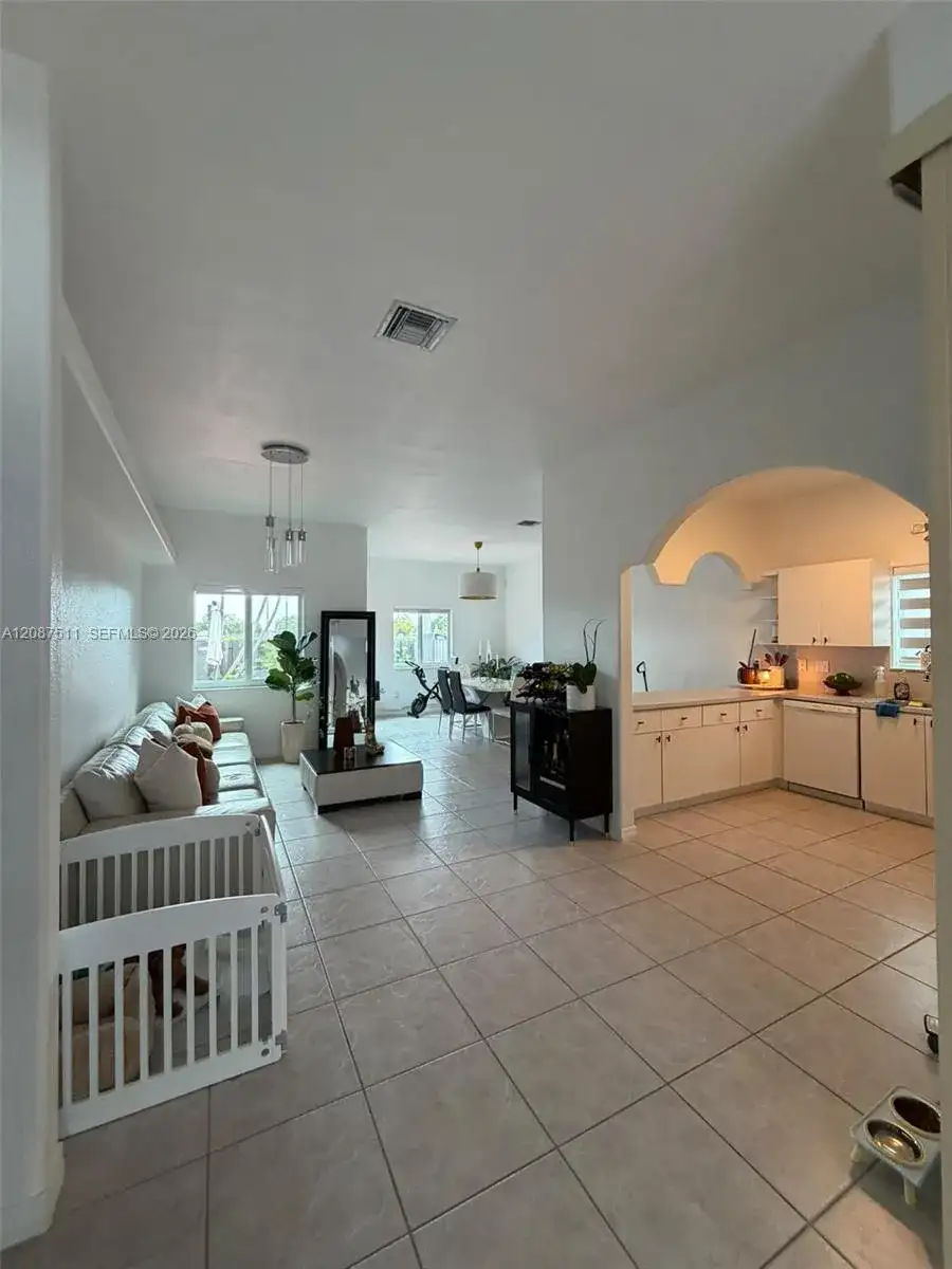 16104 SW 55th Ter, Miami FL 33185 photo 2