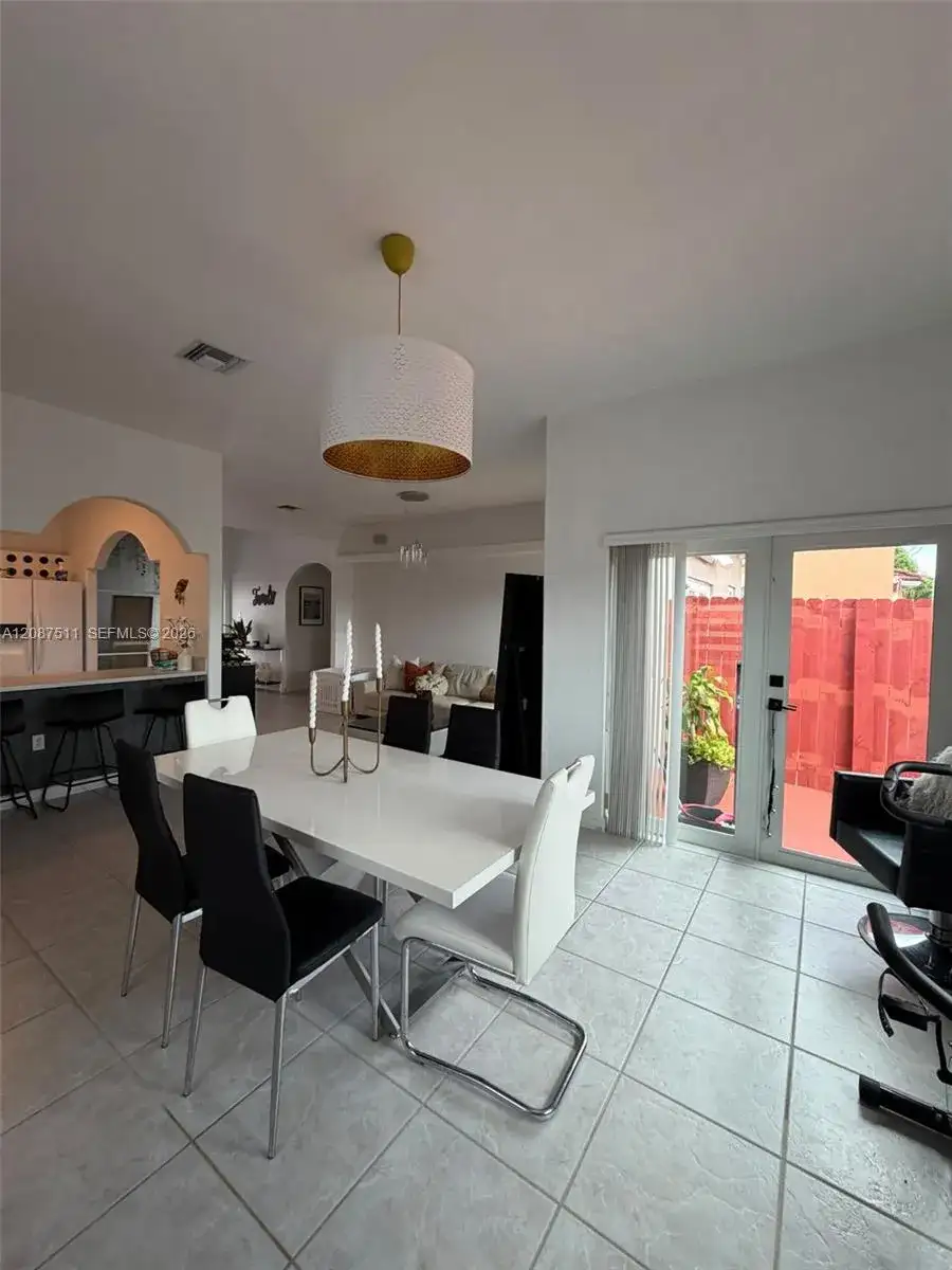 16104 SW 55th Ter, Miami FL 33185 photo 4