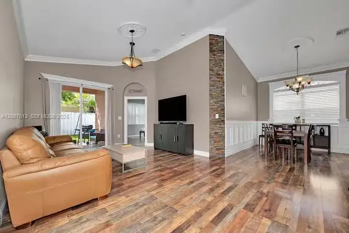 2327 NE 37th Ter, Homestead FL 33033