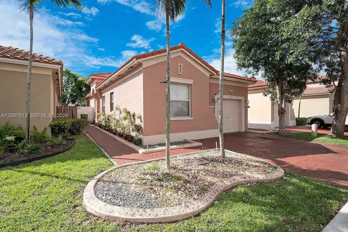 2327 NE 37th Ter, Homestead FL 33033 photo 4