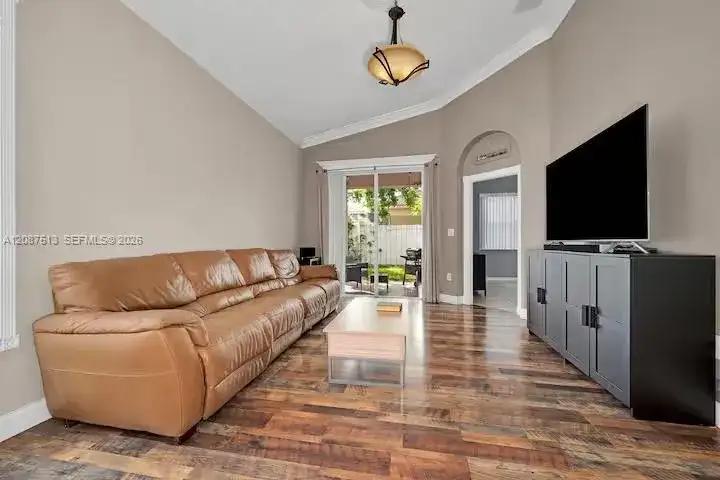 2327 NE 37th Ter, Homestead FL 33033 photo 5
