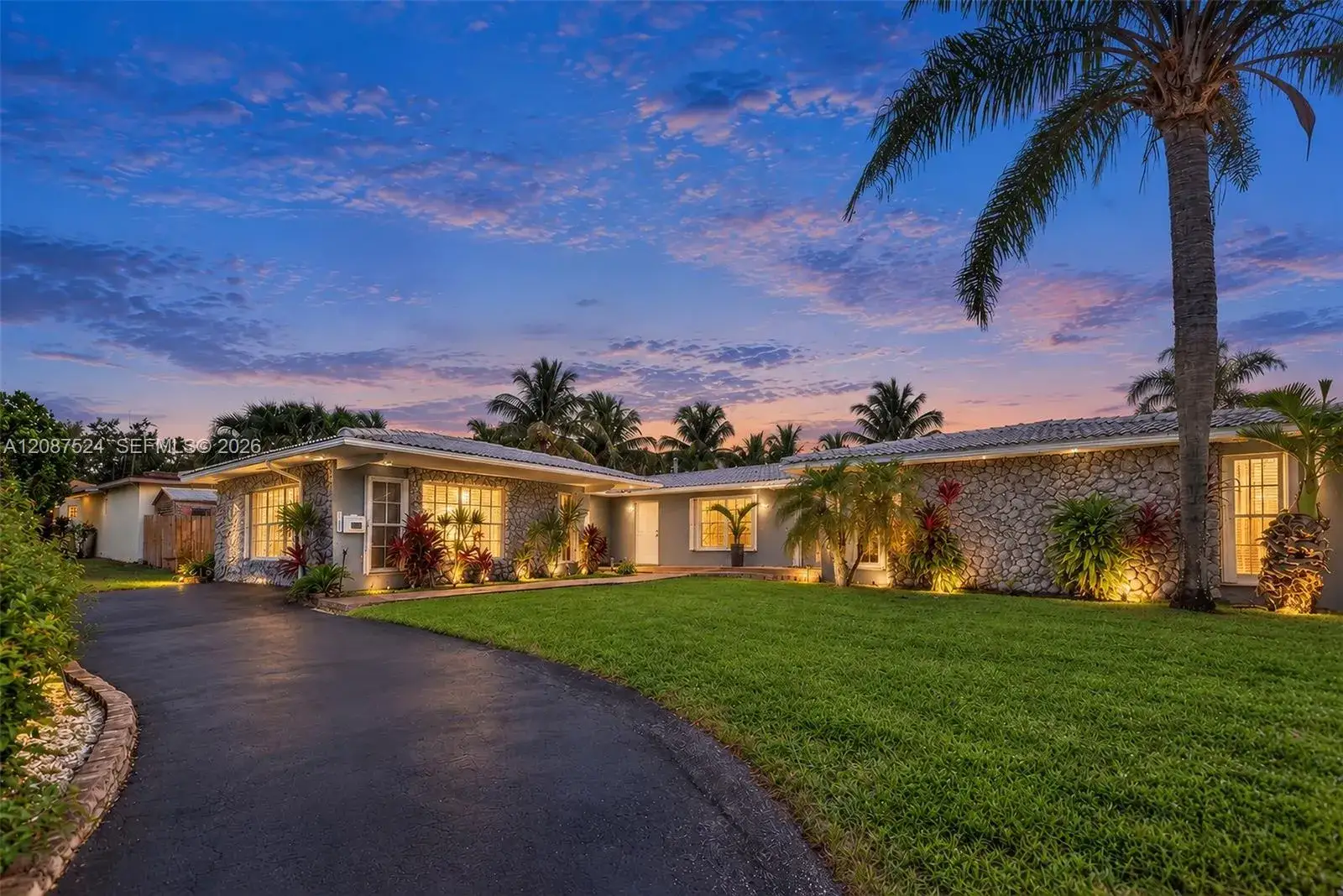 19885 NE 22nd Ave, Miami FL 33180