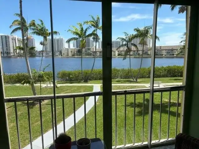 2861 Leonard Dr # F207, Aventura FL 33160