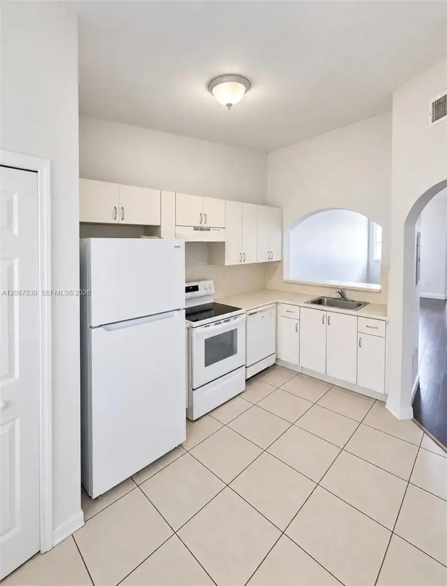 1250 SE 28th Ct # 204, Homestead FL 33035 photo 5