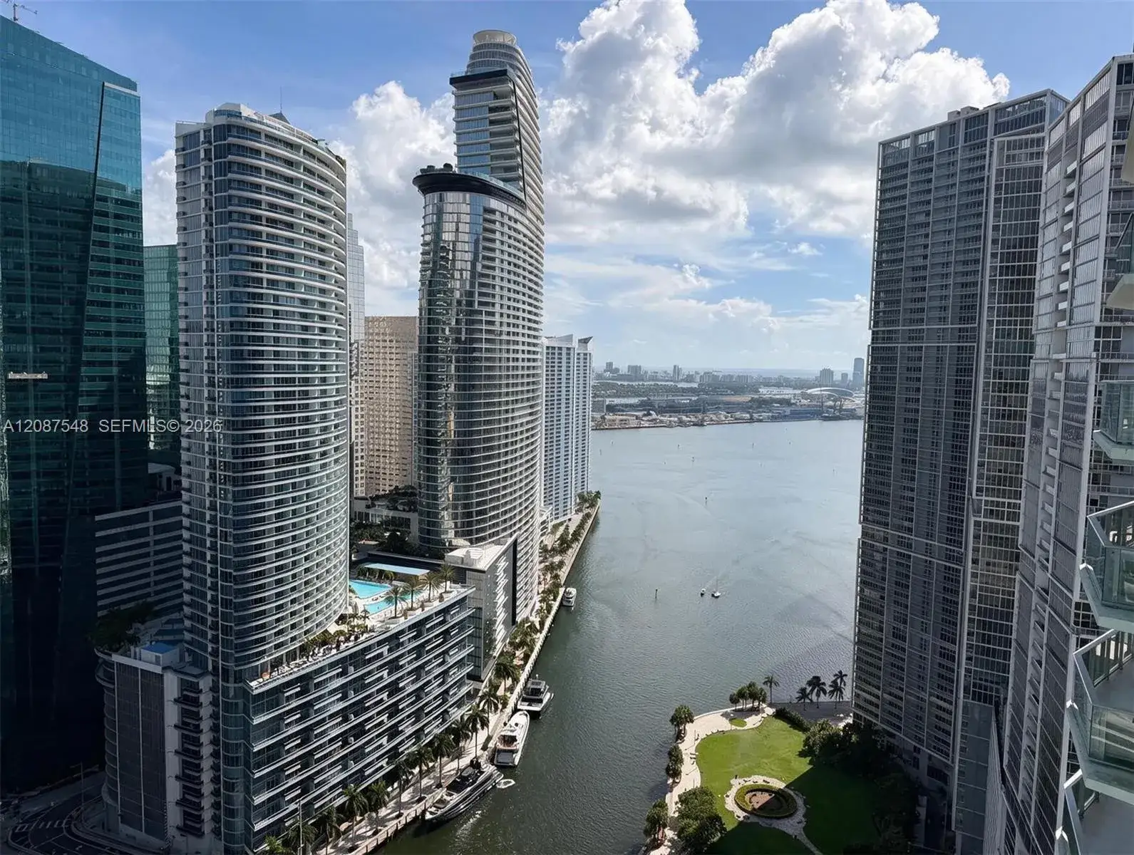 77 SE 5th St # 4003, Miami FL 33131