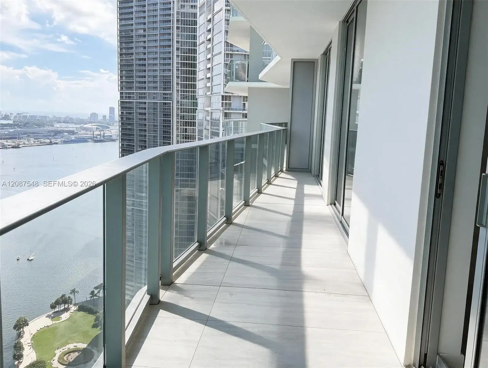 77 SE 5th St # 4003, Miami FL 33131 photo 3