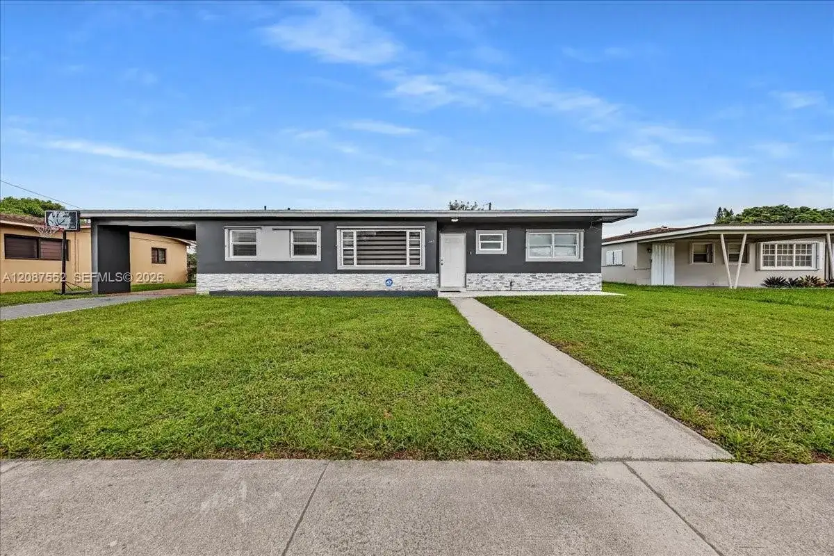 1745 NW 189th Ter, Miami Gardens FL 33056 photo 2