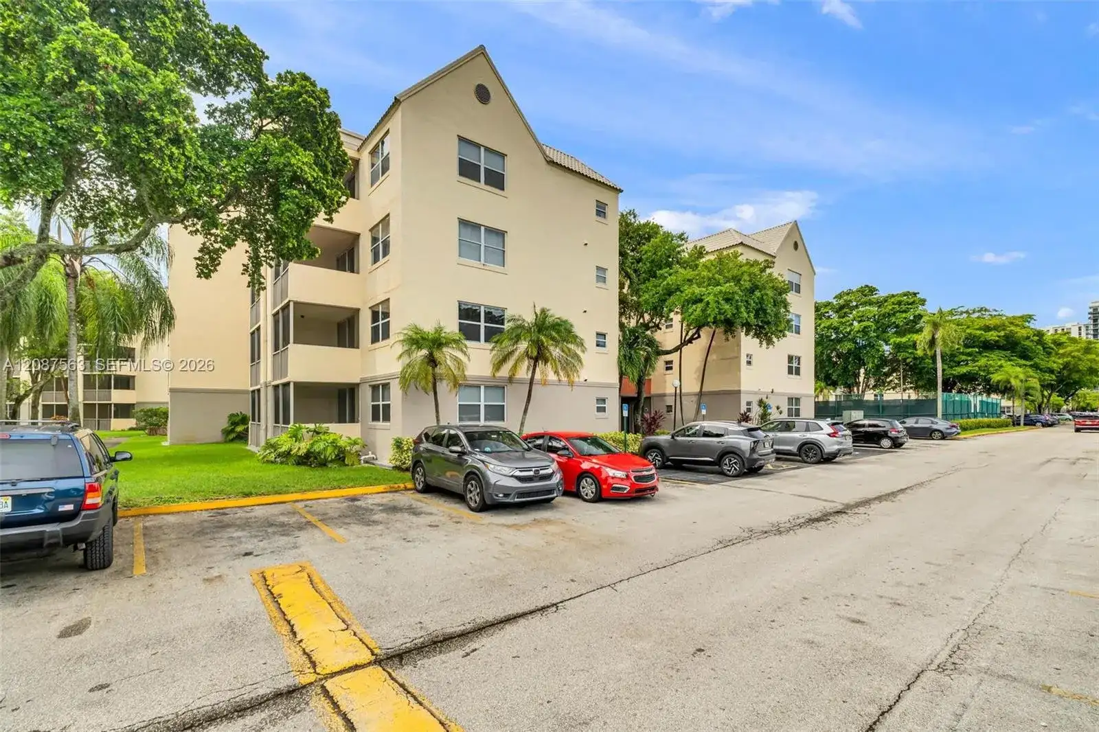 8255 Lake Dr # 304, Doral FL 33166 photo 2