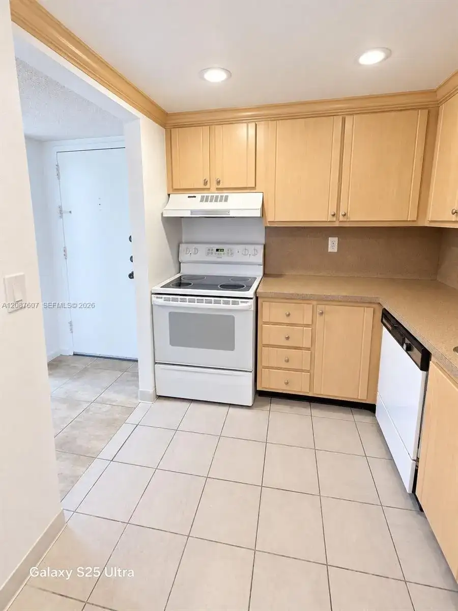 301 Racquet Club Rd # 310, Weston FL 33326 photo 2