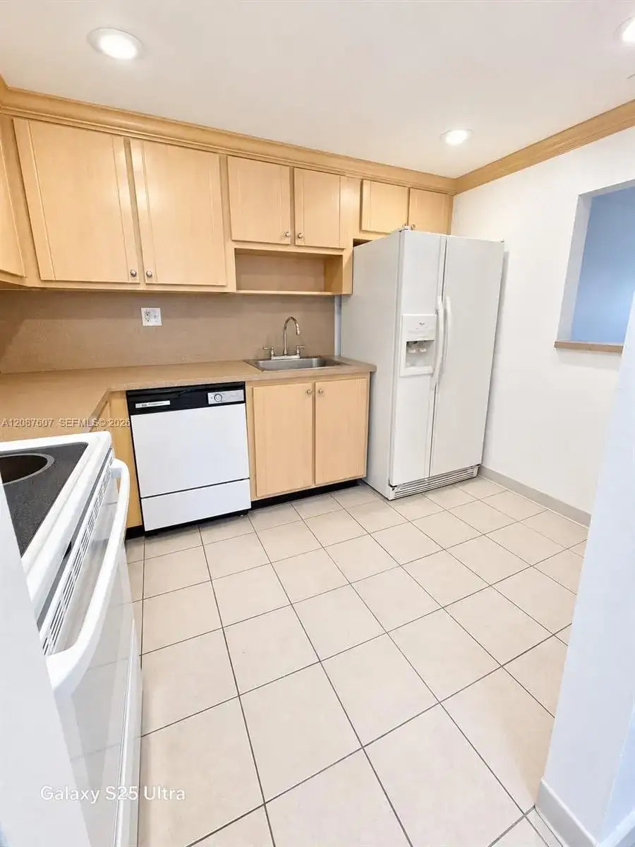301 Racquet Club Rd # 310, Weston FL 33326 photo 3