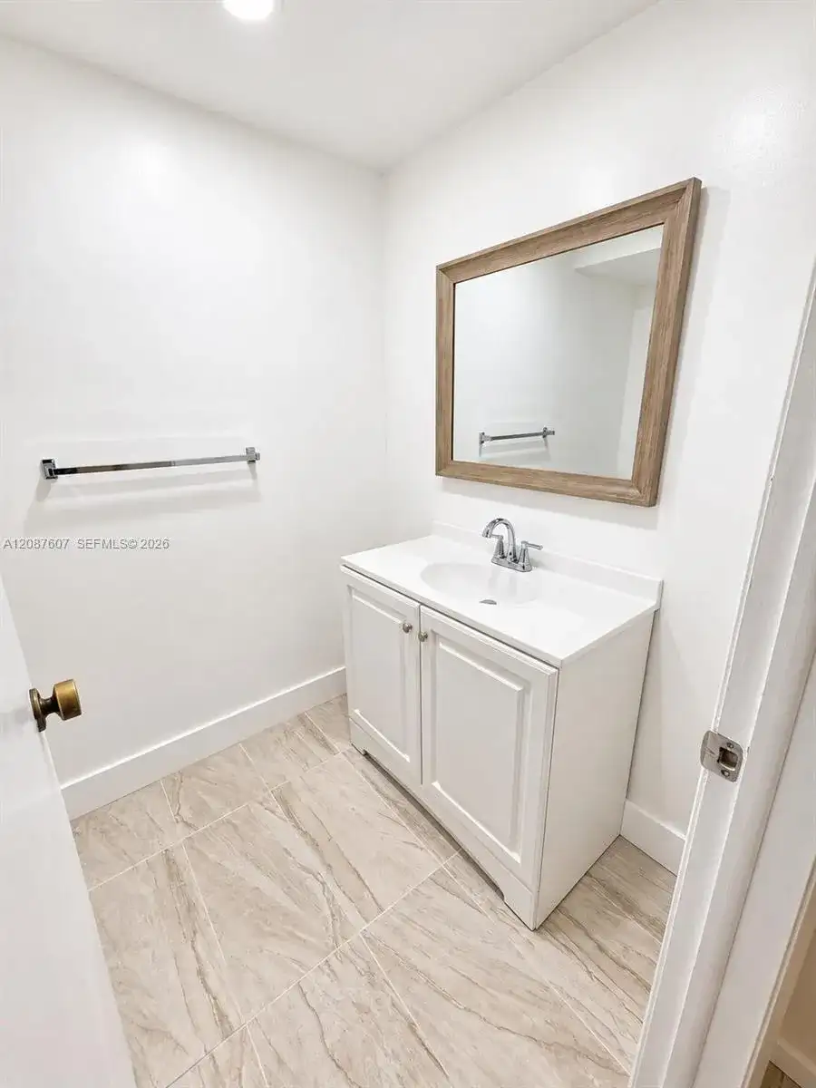 301 Racquet Club Rd # 310, Weston FL 33326 photo 4