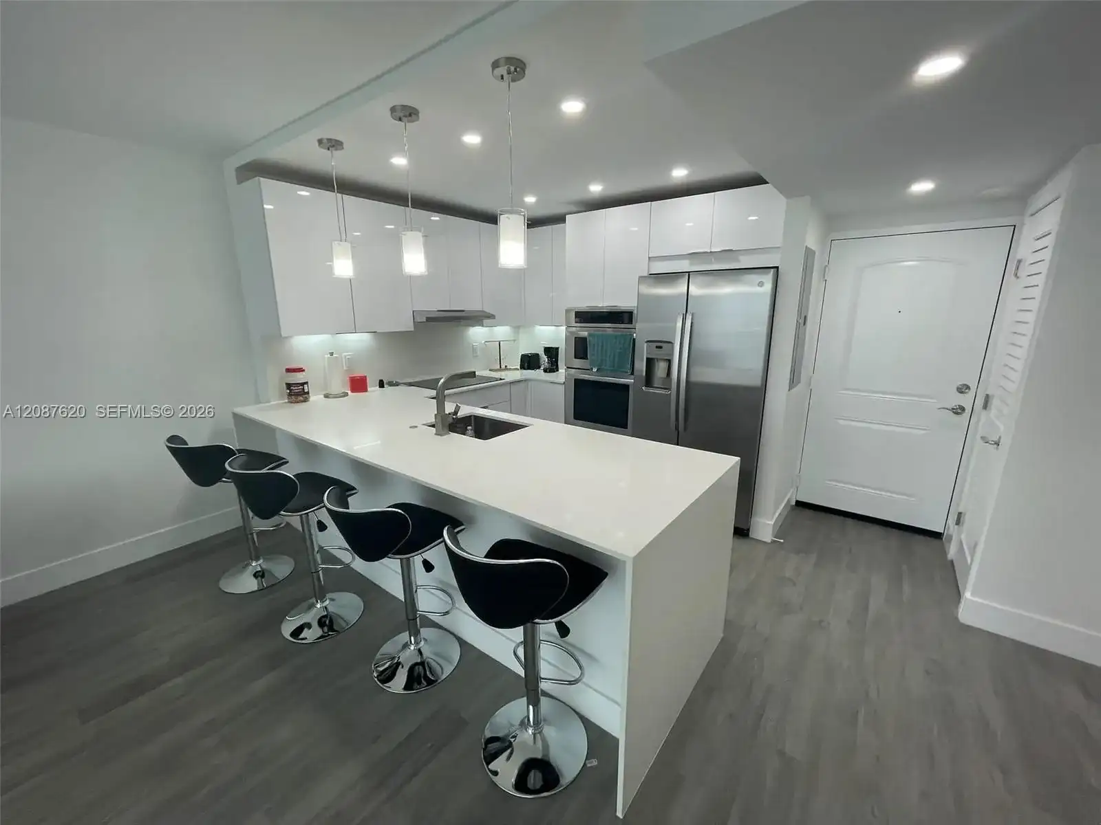 100 Bayview Dr # 1123, Sunny Isles Beach FL 33160