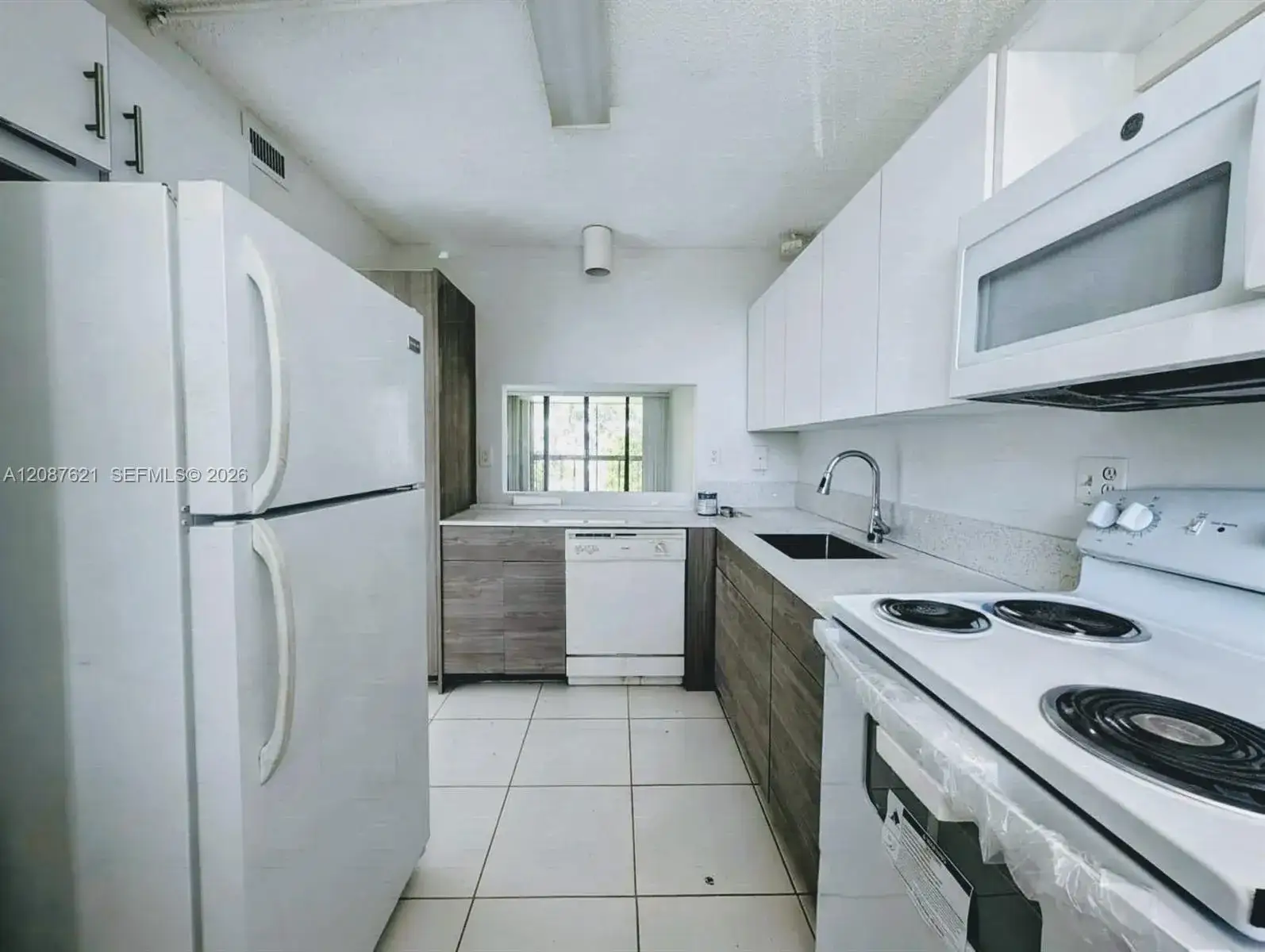 8429 Forest Hills Dr # 305, Coral Springs FL 33065