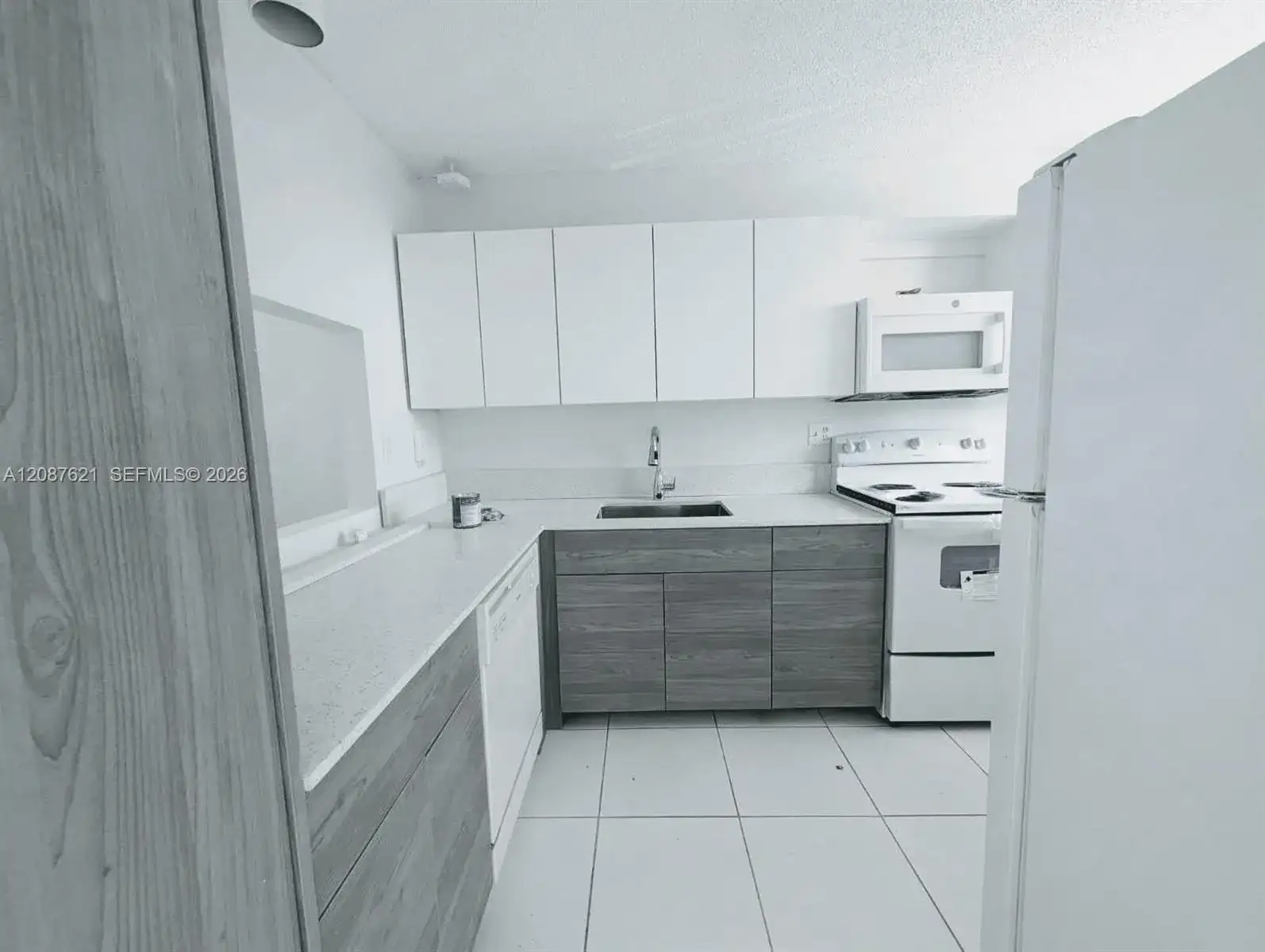 8429 Forest Hills Dr # 305, Coral Springs FL 33065 photo 2