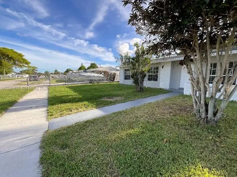 14202 SW 110th Ave, Miami FL 33176 photo 3