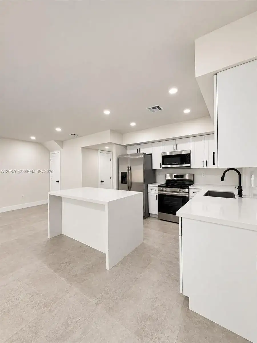 7164 W 3rd Ave, Hialeah FL 33014 photo 4
