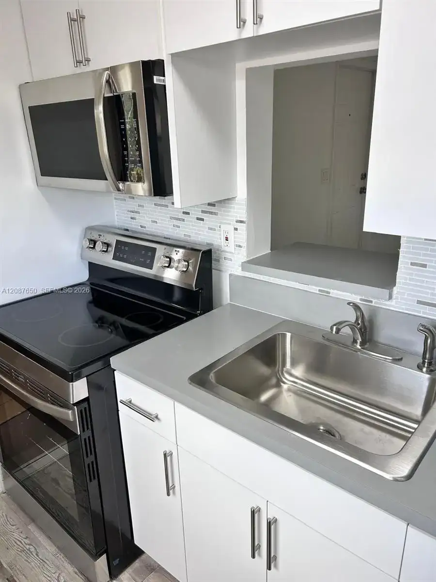 16911 NE 21st Ave # 8, North Miami Beach FL 33162 photo 4