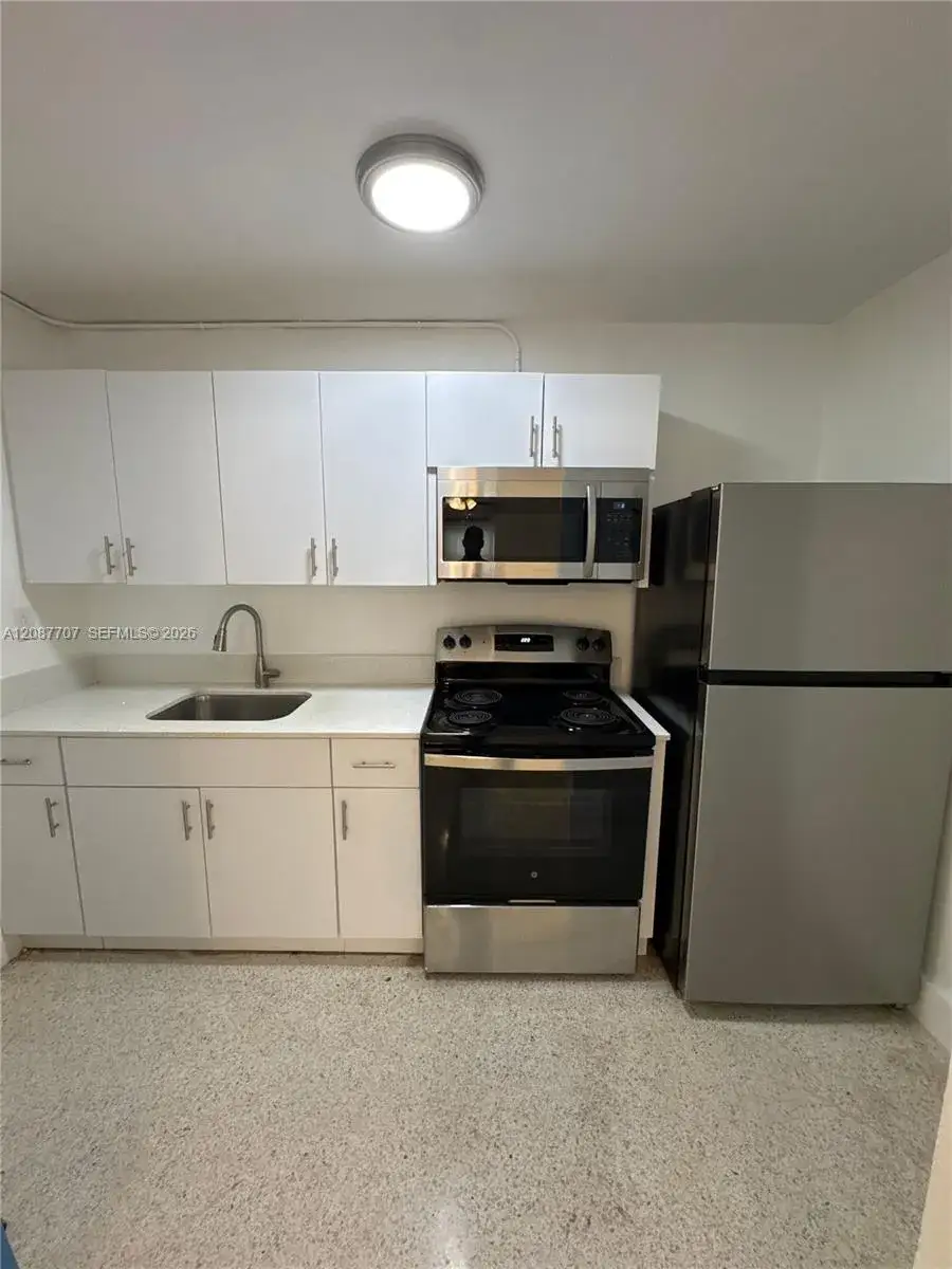 649 SW 7th St # 10, Miami FL 33130
