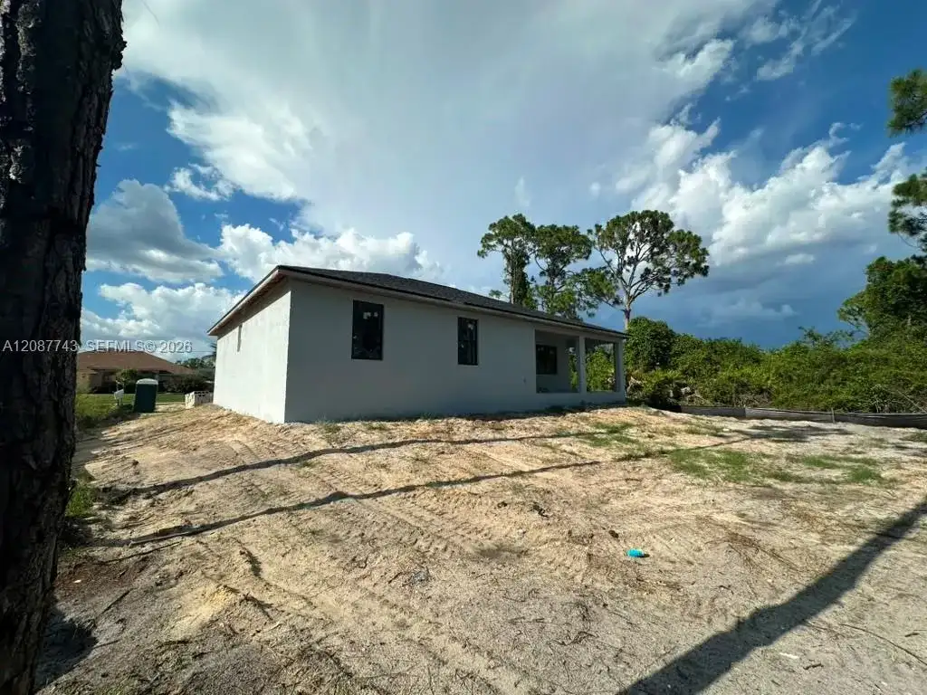 15825 Lakeland Circle, Other City - In The State Of Florida FL 33981 photo 3