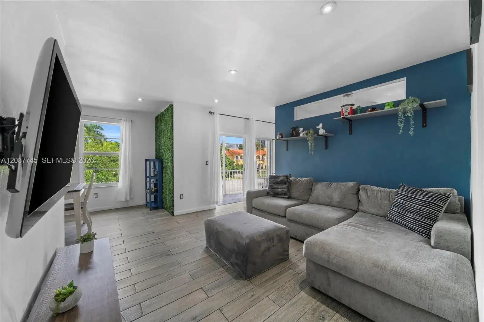 2858 Pine Tree Dr # 5, Miami Beach FL 33140 photo 3