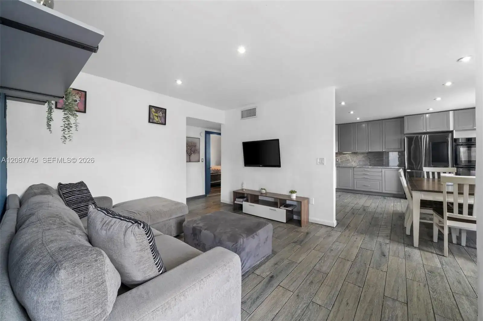 2858 Pine Tree Dr # 5, Miami Beach FL 33140 photo 4