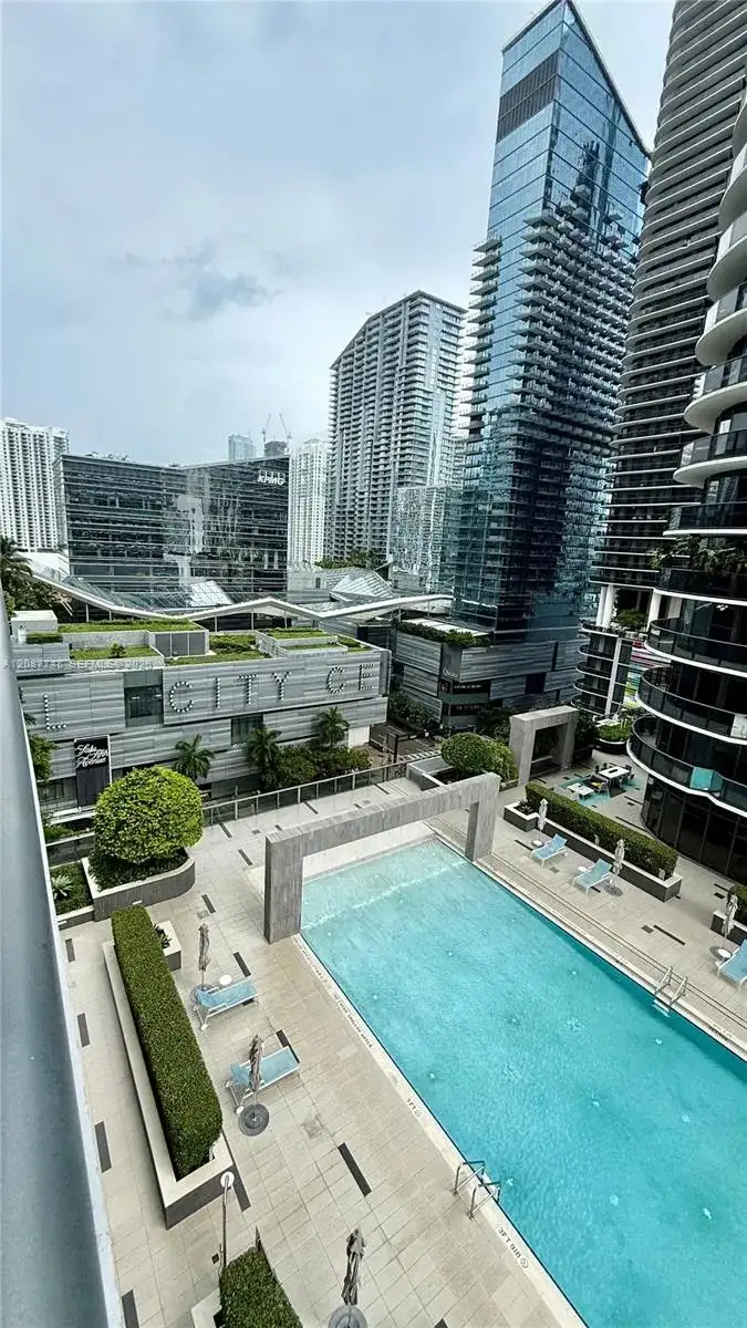55 SW 9th St # 1402, Miami FL 33130 photo 2