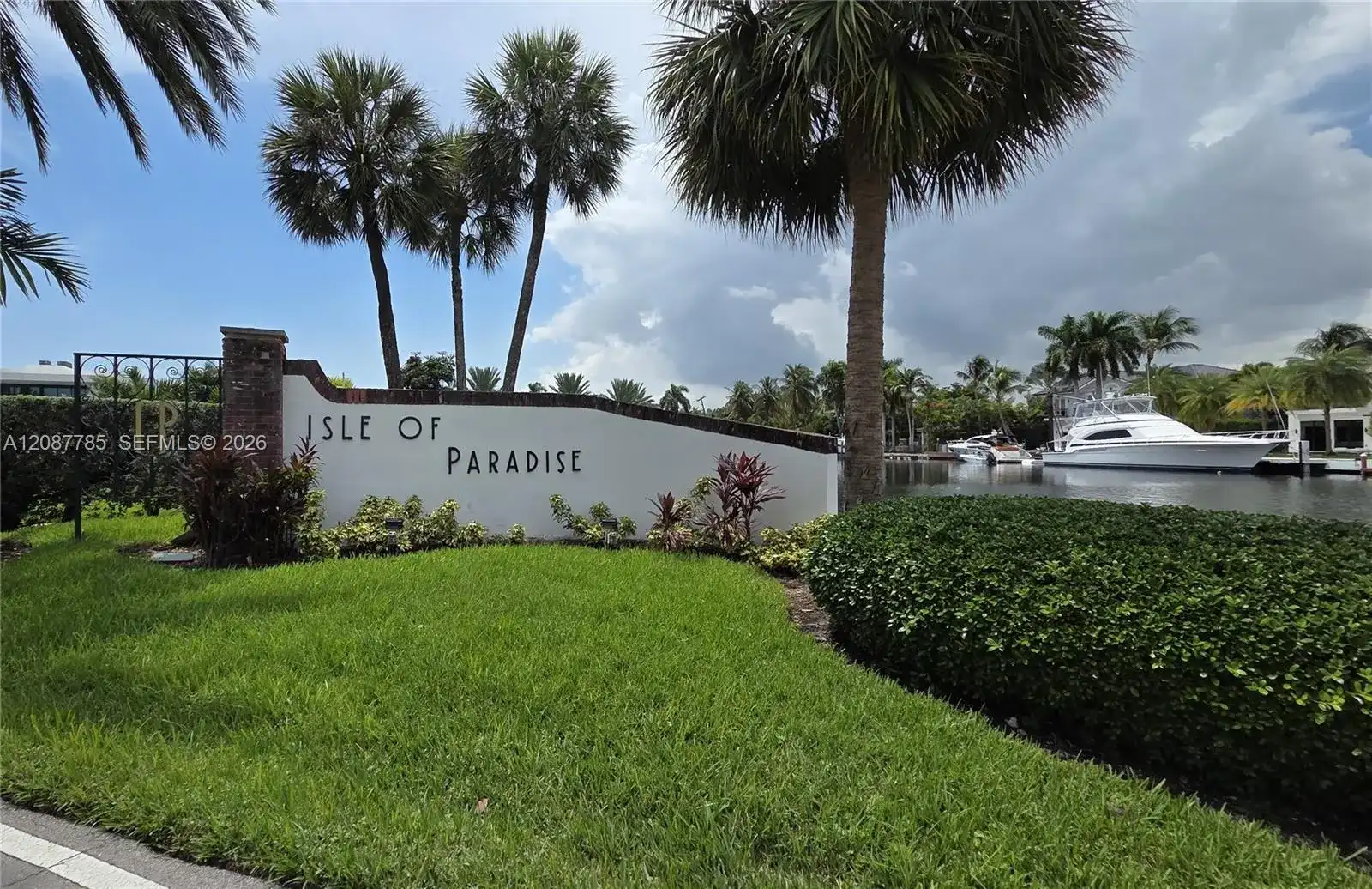450 Paradise Isle Blvd # 109, Hallandale Beach FL 33009