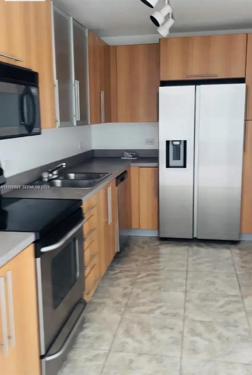 7501 E Treasure Dr # 9R, North Bay Village FL 33141 photo 3