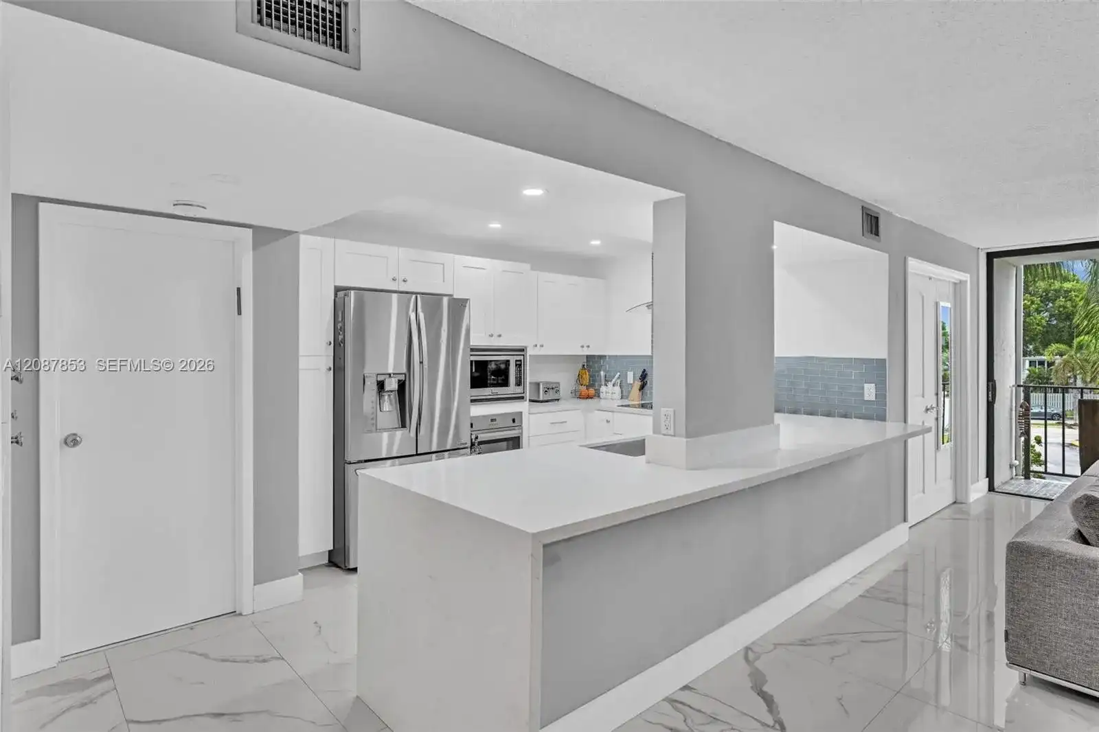 1000 Parkview Dr # 329, Hallandale Beach FL 33009