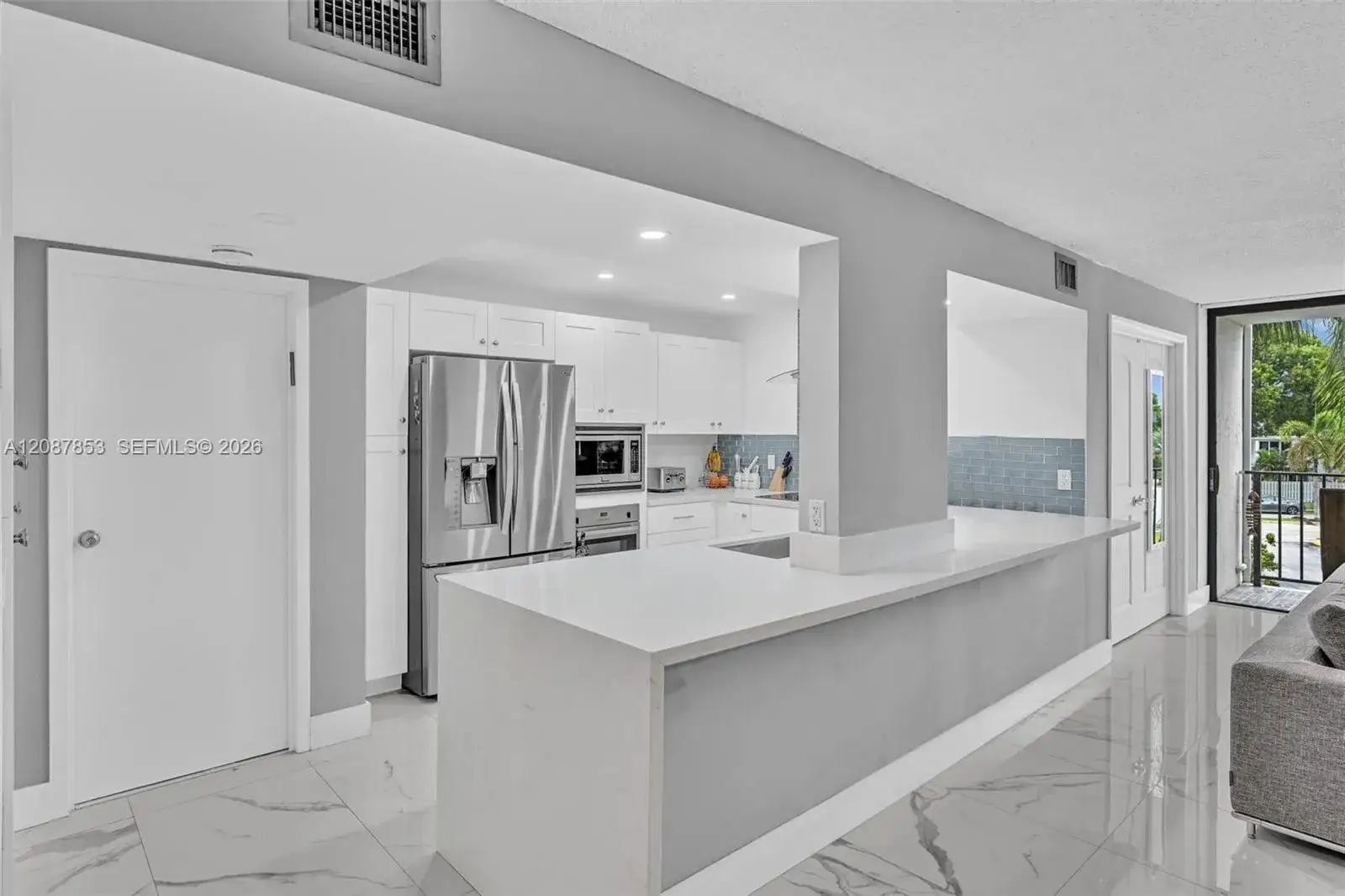 1000 Parkview Dr # 329, Hallandale Beach FL 33009