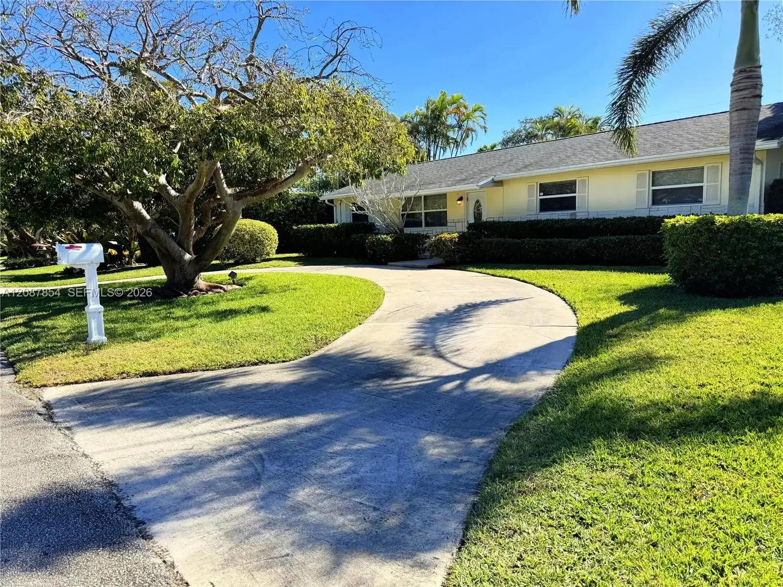 2448 Holly Ln, Palm Beach Gardens FL 33410